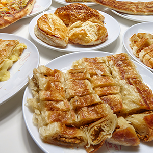 Meşhur Sarıyer Börek Ve Cafe (Altınşehir)