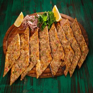 Ömür lahmacun&etli ekmek (Taşpazar)