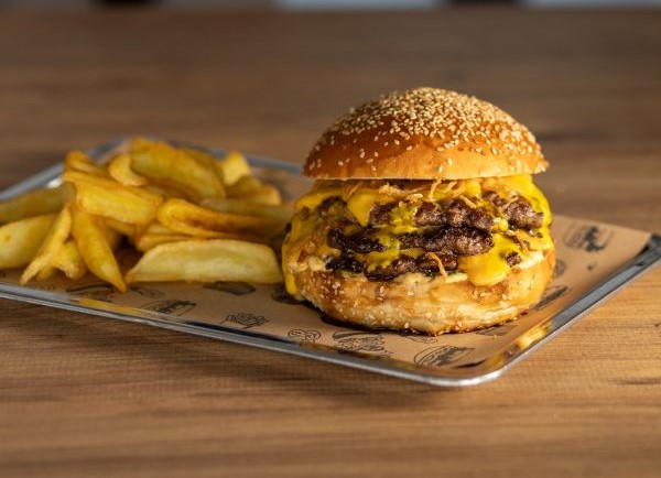 Debbi Burger (75. Yıl)